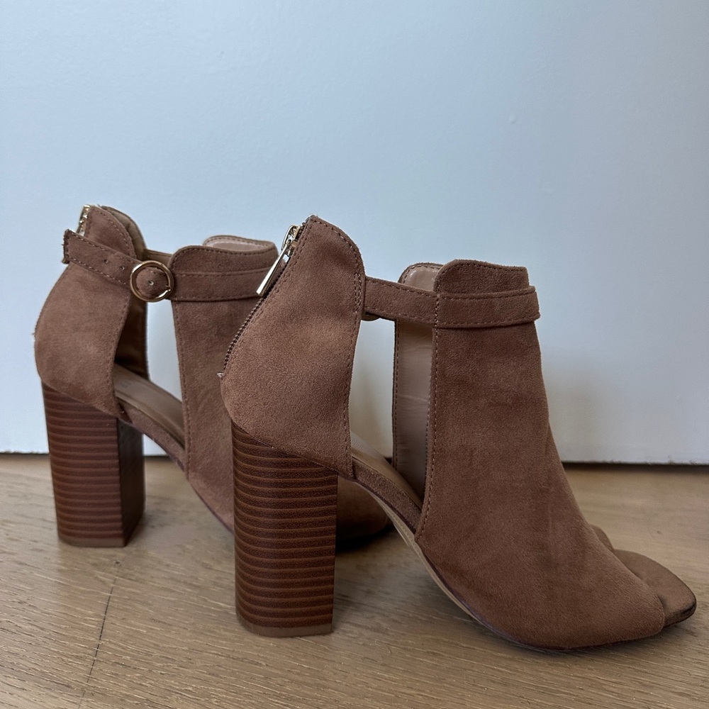“A New Day” Tan Suede Booties✨
